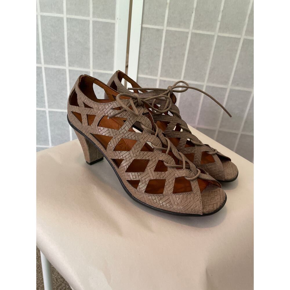 Gentle Souls Okey Dokey Heeled Sandals 7M Lace Up Lattice Cut Out Neutral Taupe